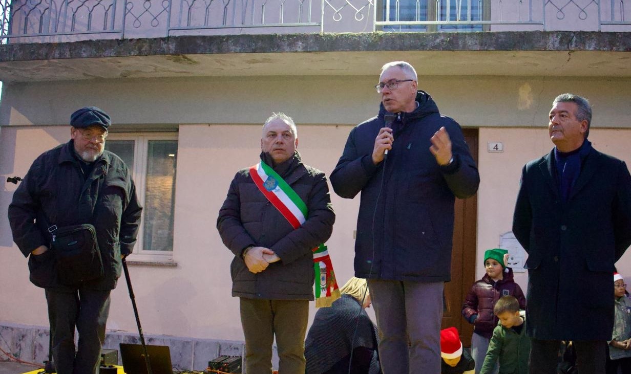 NATALE. BORDIN A PALAZZOLO: ACCENDERE L'ALBERO, MOMENTO DI COMUNITÀ